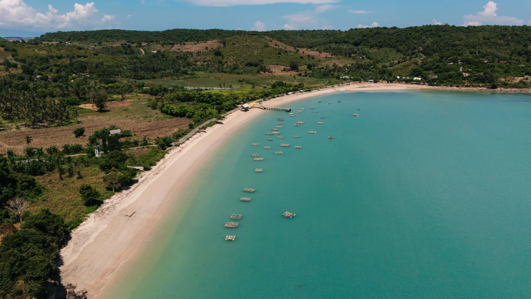 Playa virgen del Golfo de Bumbang en Lombok